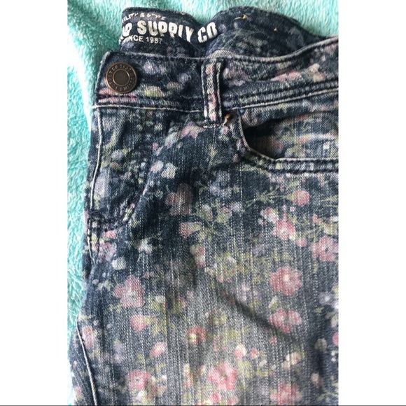 Floral Print Skinny Jeans - Picture 6 of 8